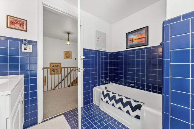 Building Photo - 5457 N Berkeley Blvd