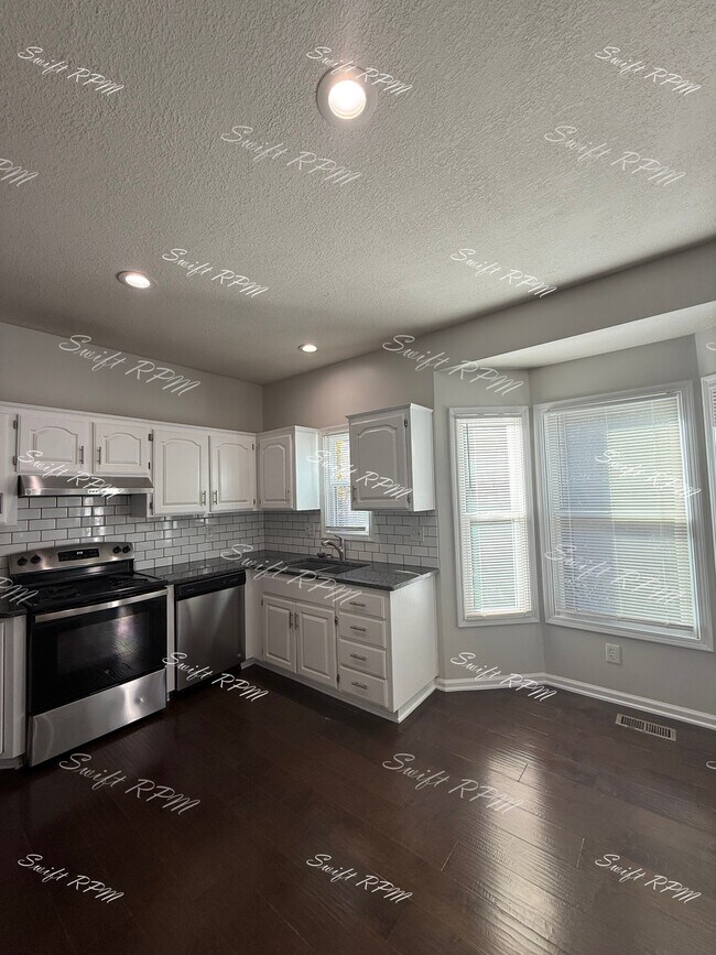 Building Photo - 15602 Maple St