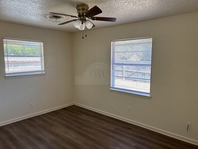 Building Photo - 1501 Richard Dr