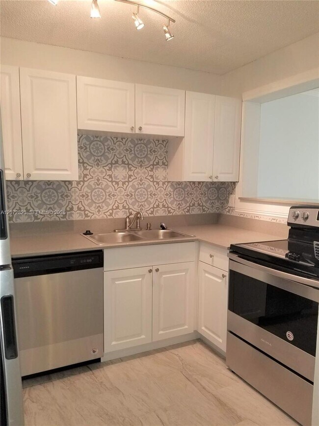 Building Photo - 11334 Royal Palm Blvd