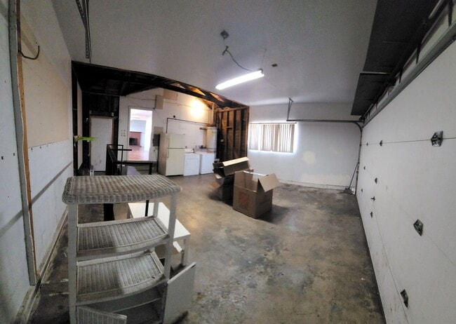 Building Photo - 4 bed 3 baths!  House ideally located close to campus, shopping, Bishop Peak