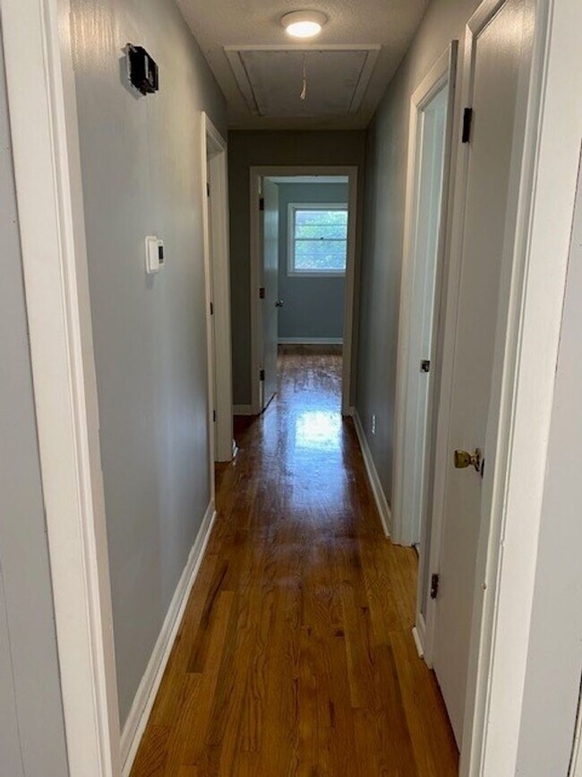 Building Photo - Brick Ranch Home in Pine Valley