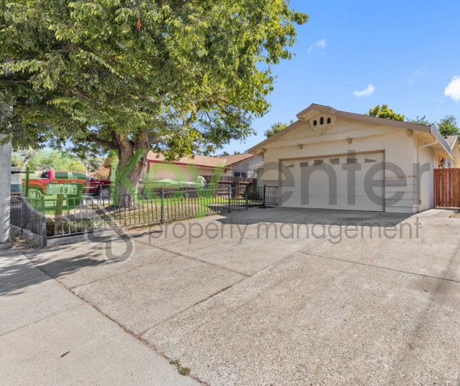 Building Photo - 6912 Sylvan Rd
