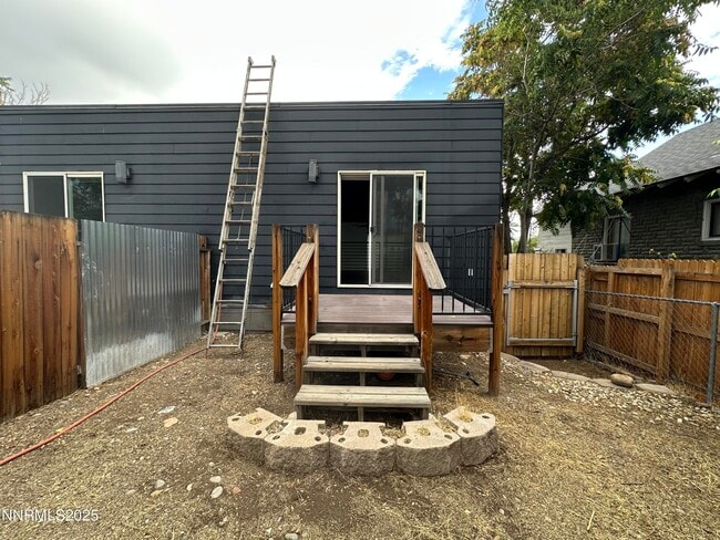 Building Photo - 344 Stewart St