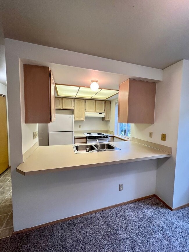 Building Photo - 1393 Bradley Ln