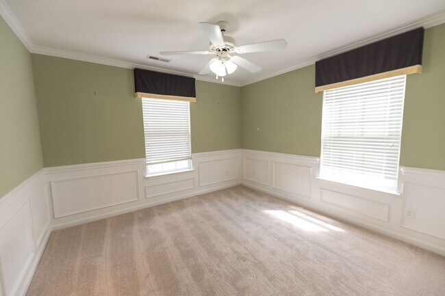 Building Photo - 111 Goldfinch Ave