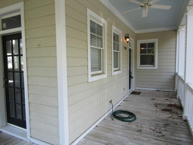 Building Photo - 703 Tradewind Ct