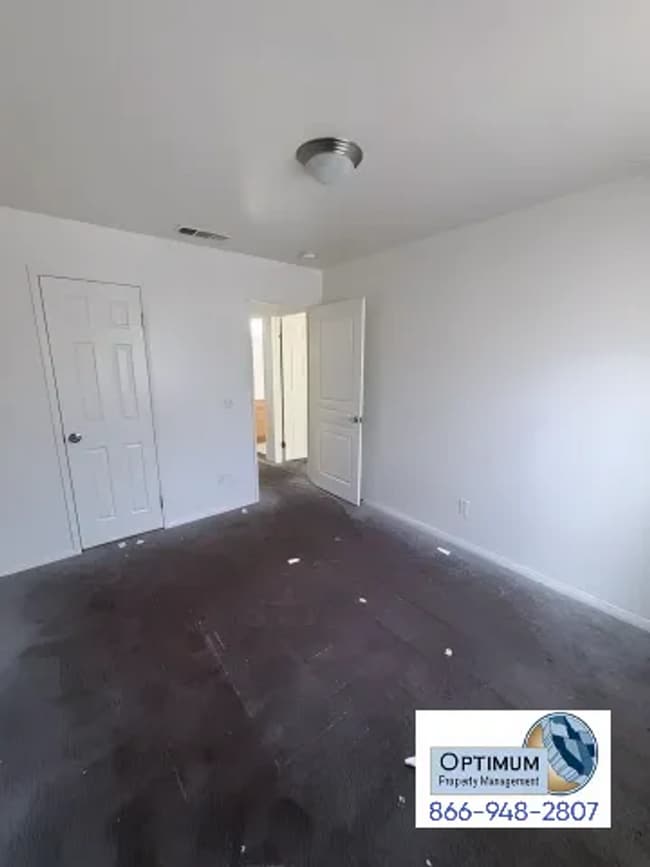 Building Photo - Beautiful 4-bedroom, 3-bathroom two-story home located in a desirable HOA community