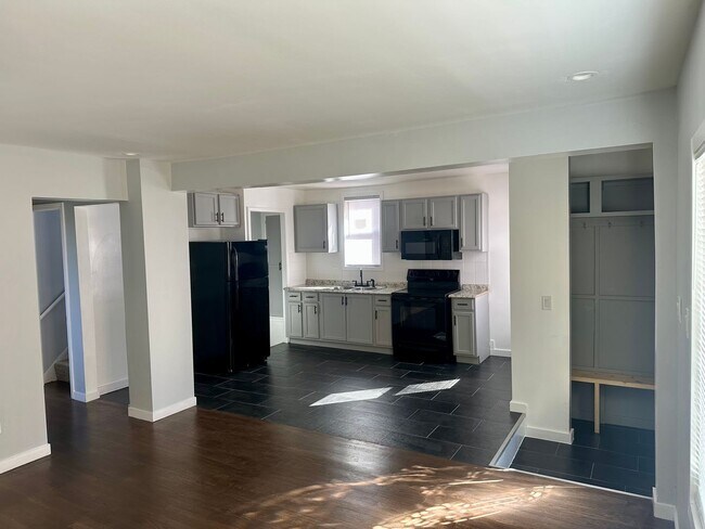 Building Photo - Beautiful Brick Bungalow