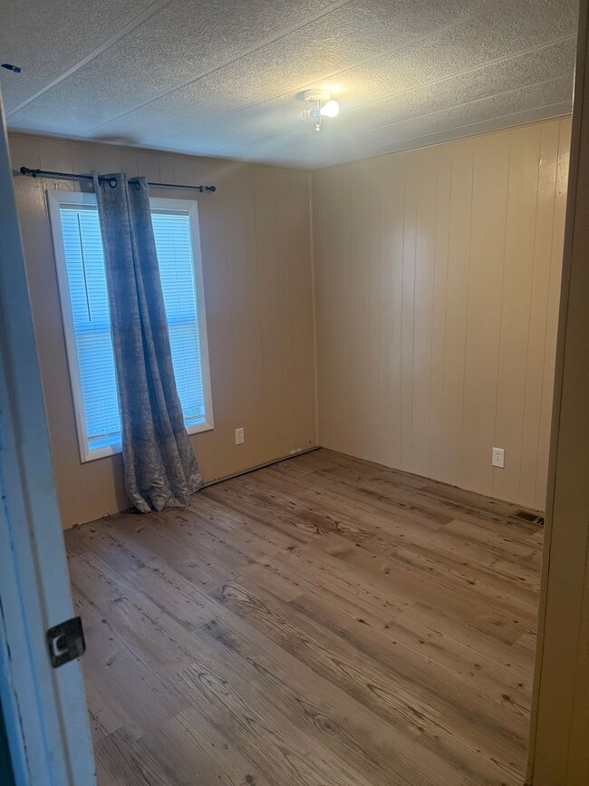 Building Photo - Spacious 3-Bedroom with Storage Shop & Off...