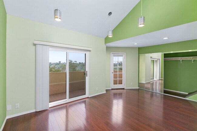 Building Photo - Woodlands South - La Jolla Townhome