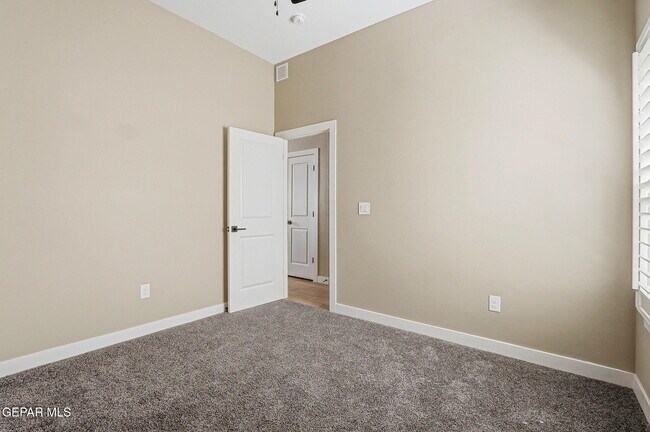 Building Photo - 12252 Desert Dove Ave