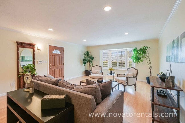 Building Photo - 44 Trish Dr