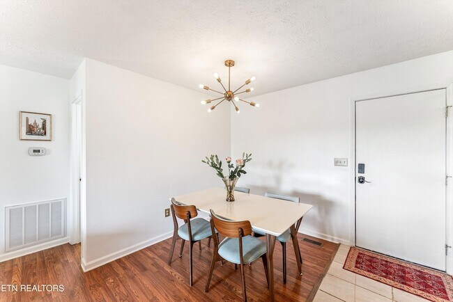 Building Photo - 1720 Moon Ct