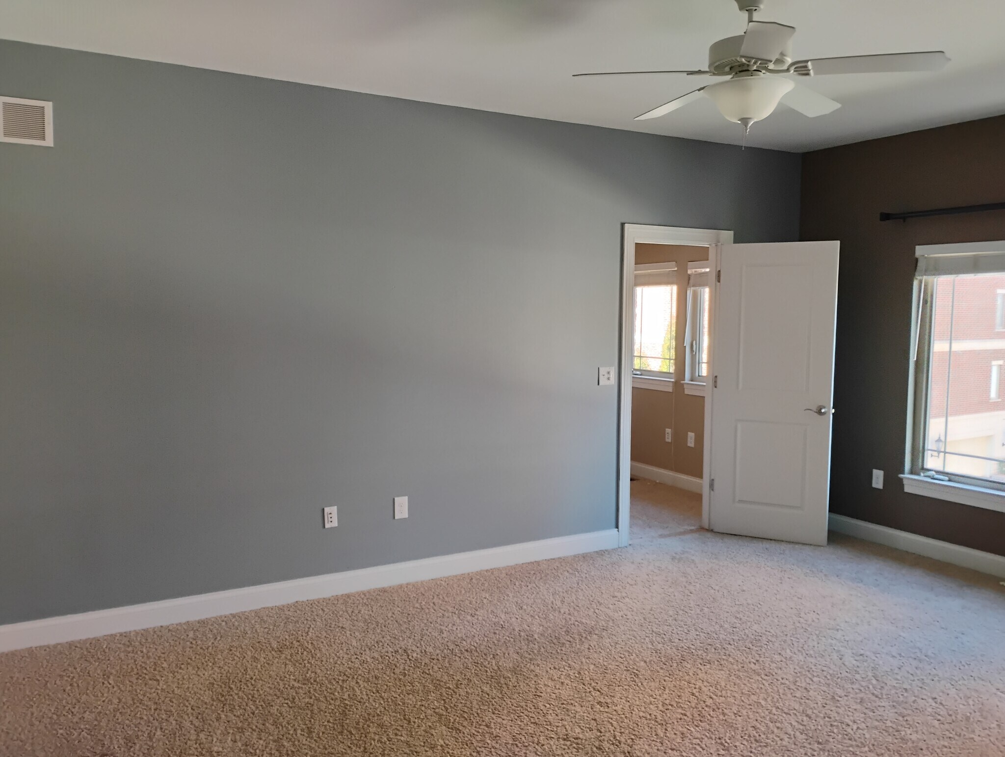 Building Photo - 323 Eden Ave