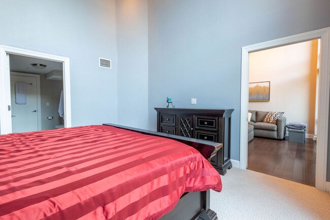 Building Photo - Furnished Downtown 2 BD in Short North! Sa...