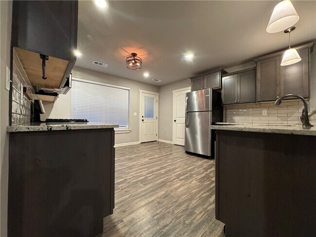 Building Photo - 1707 S K Pl