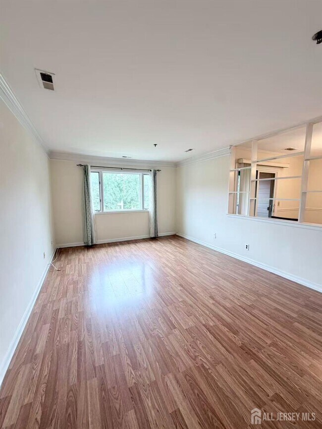Building Photo - 1306 Sayre Dr