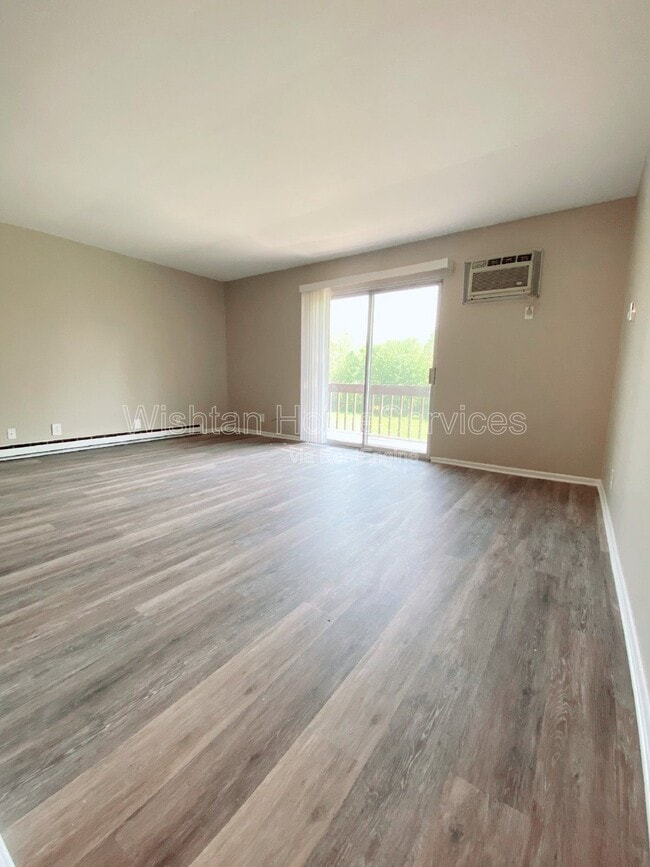 Building Photo - 204 Charleston Blvd