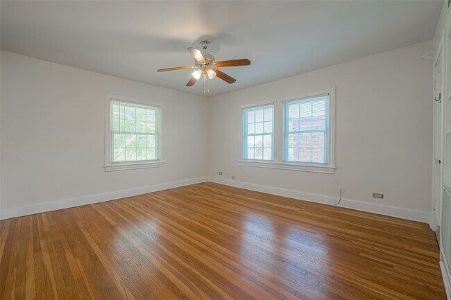 Building Photo - 6630 Lawndale St