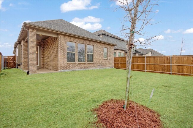 Building Photo - 713 Caroline Dr