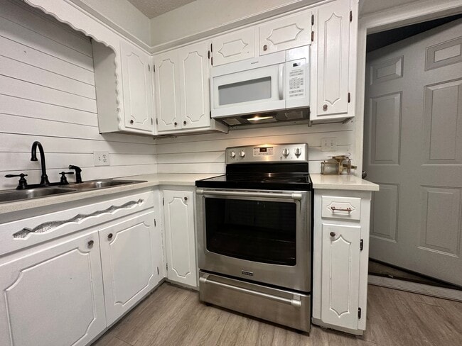 Building Photo - 2 bed unit okc