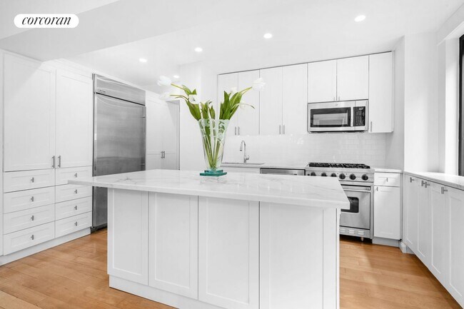 Primary Photo - 425 E 63rd St