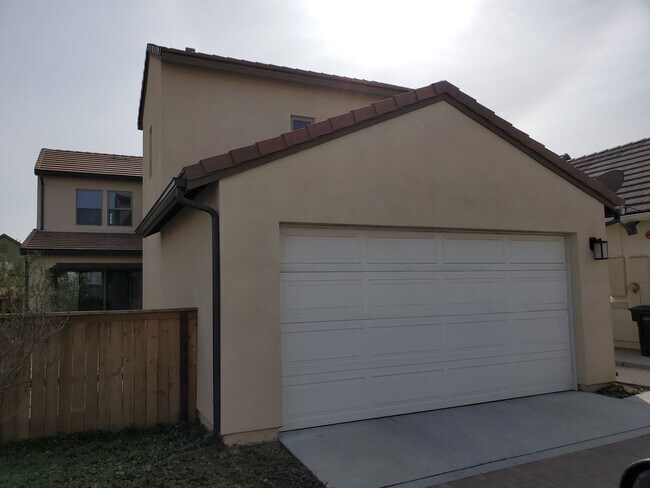 Building Photo - 4 Bedroom 4 Bath Home in The Farm Tract Lo...