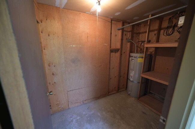 Building Photo - 1 bed 1 bath condo in 55+ community: ALL Utilities included!