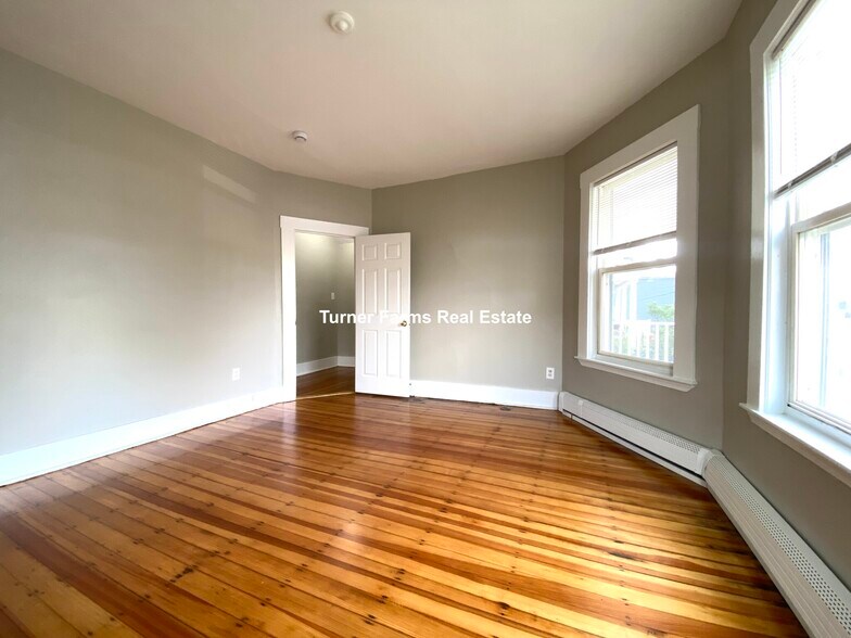 Building Photo - 6 Bowdoin St