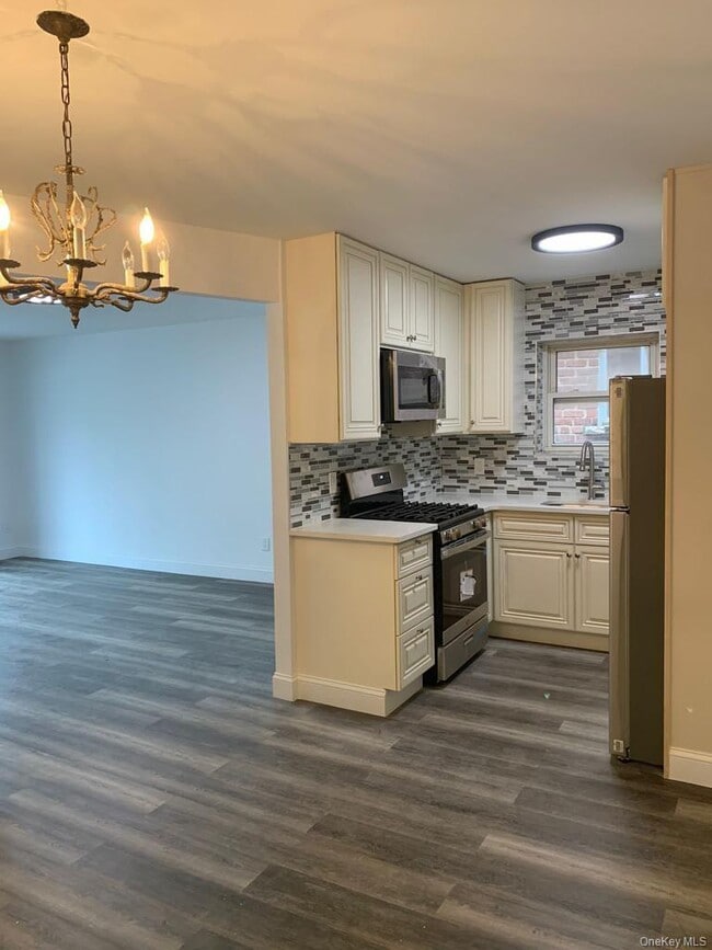 Building Photo - 4410 Baychester Ave