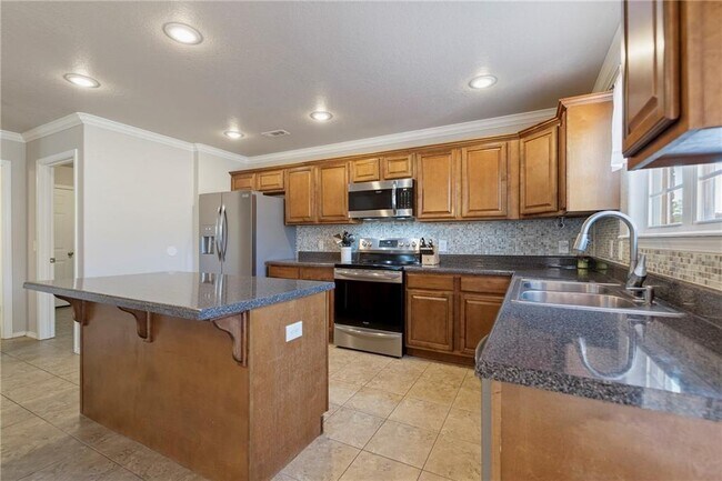 Building Photo - 5005 W Bay Ct