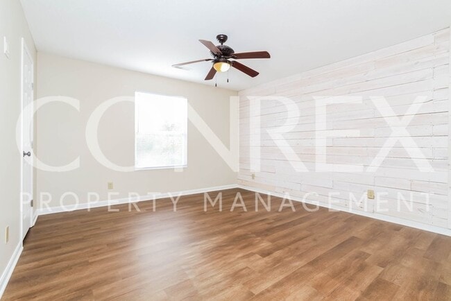 Building Photo - Stunning 3 Bedroom with Outdoor Patio