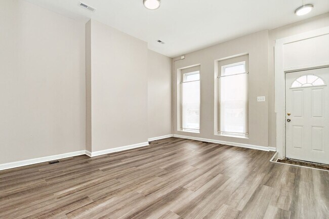 Building Photo - 1418 N Eden St