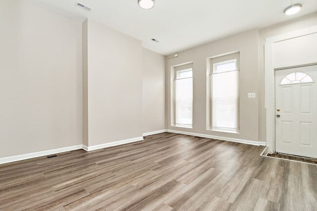 Building Photo - Move In This July & Get $500 Off! :money_mouth:? - Freshly Updated Baltimore Rowhome