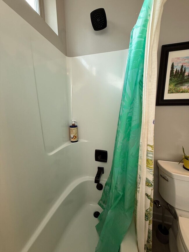 Building Photo - Immaculate 3-Bedroom Home with Open Layout in Crescent Creek