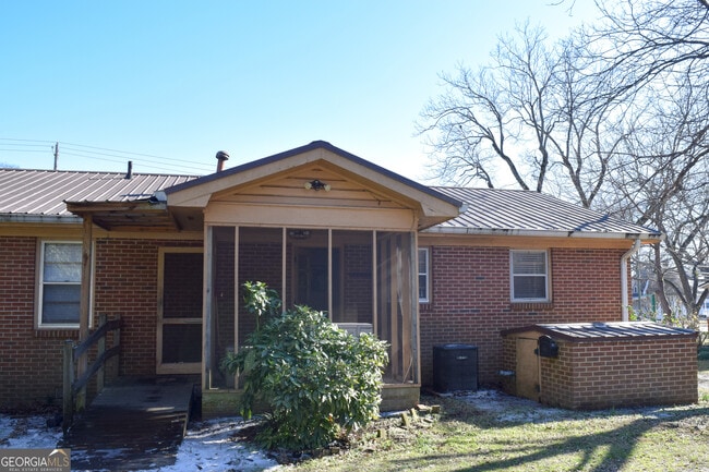 Building Photo - 1021 Old Bishop Rd