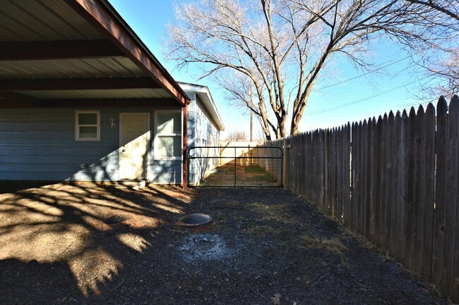 Building Photo - 1327 94th St