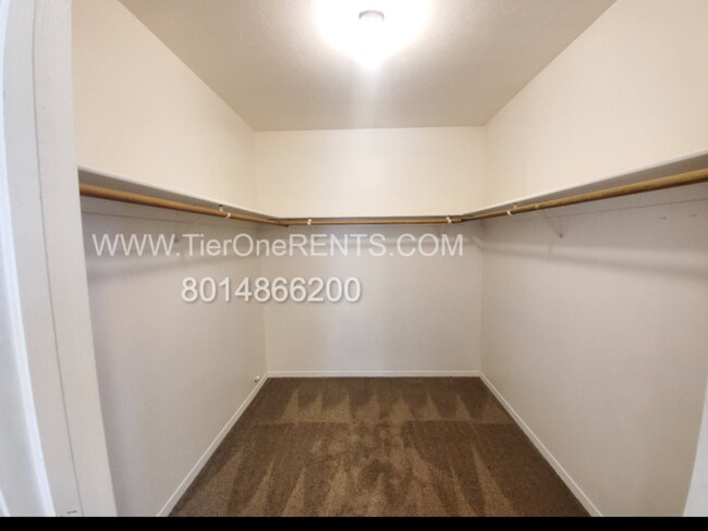 Building Photo - This property offers a NO DEPOSIT option a...