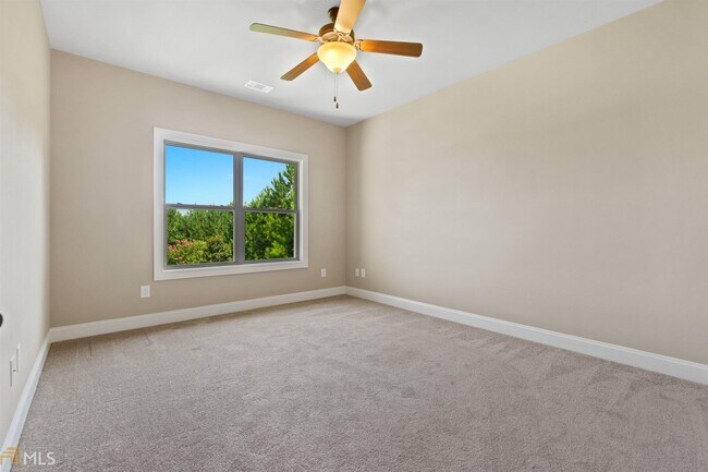 Building Photo - 2481 Lake Erma Dr