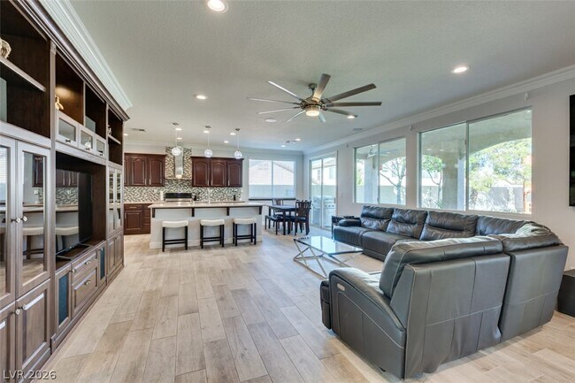 Building Photo - 5056 Shadow Palm Ct