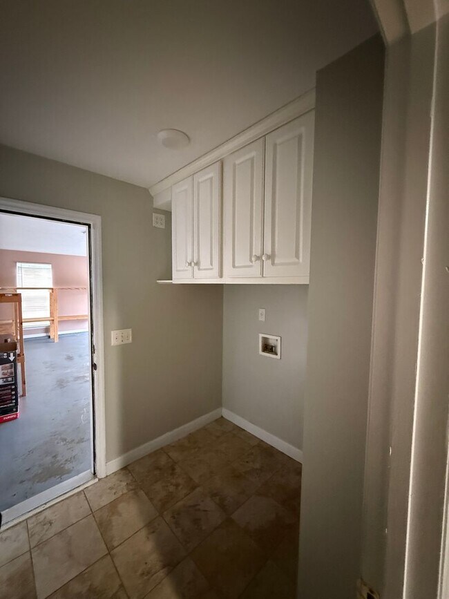 Building Photo - 1500 Cedar Hill Trail