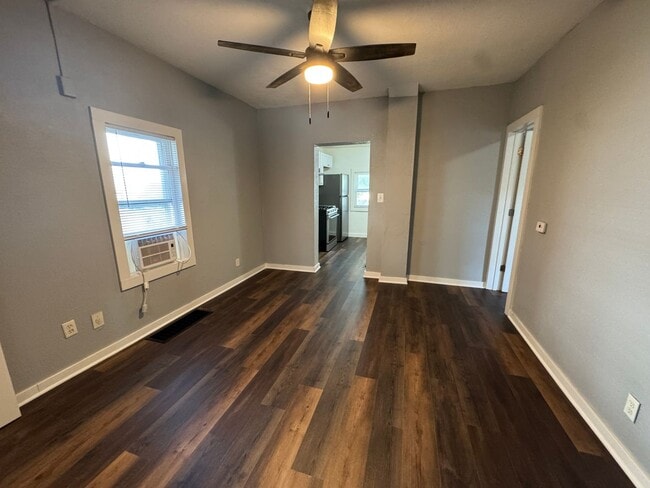 Building Photo - Available Now! 4 Bedroom Moline Rental, Pe...
