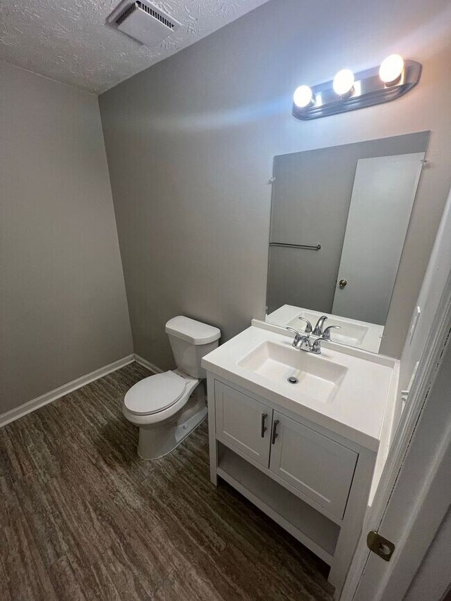 Building Photo - Ready Now!!! Cozy ranch 2 bedroom 1.5 bathroom duplex in Snellville!