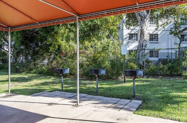 Building Photo - 701 NW 19th St