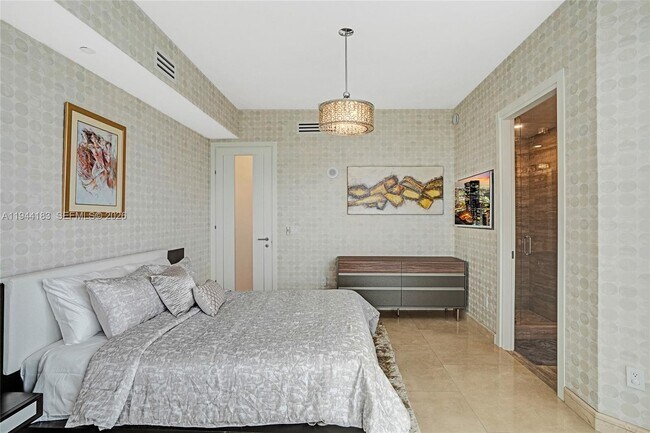 Building Photo - 15901 Collins Ave