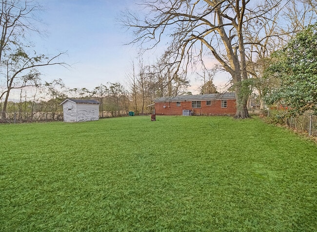 Building Photo - 3007 Hollywood St