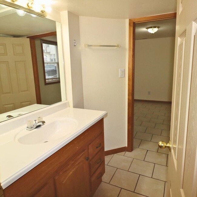 Building Photo - 1105 Hamilton Way