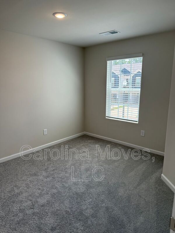 Building Photo - 820 Sandbach Rd