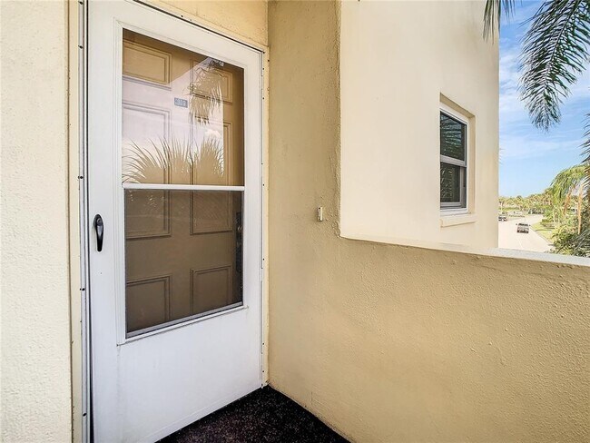 Building Photo - 4575 Cove Cir